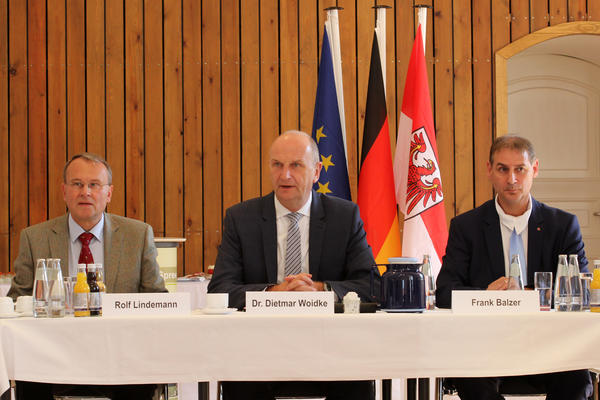 B&uuml;rgermeister Frank Balzer neben Ministerpr&auml;sident Dietmar Woidke