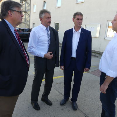 Innenminister Schr�ter in der ZABH