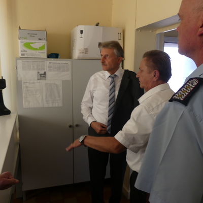 Innenminister Karl-Heinz-Schr�ter in der ZABH