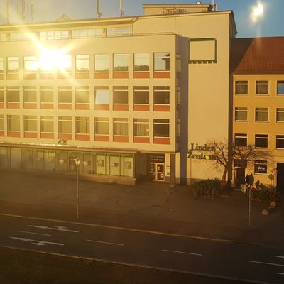 Stadtbibliothek Eisenh�ttenstadt im Abendlicht