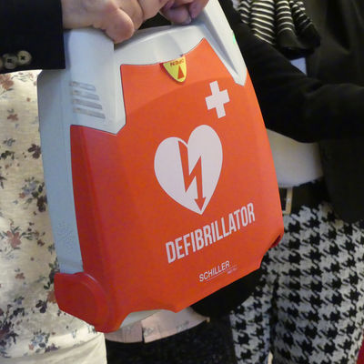 Neuer Defibrillator im Rathaus Eisenh�ttenstadt