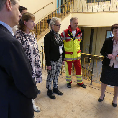 Neuer Defibrillator im Rathaus Eisenh�ttenstadt