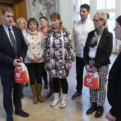 Neuer Defibrillator im Rathaus Eisenh�ttenstadt