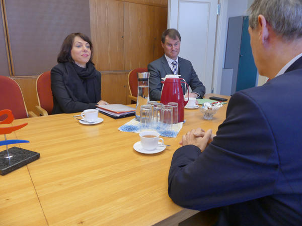 Ministerin Susanna Karawanskij besucht Eisenh&uuml;ttenstadt