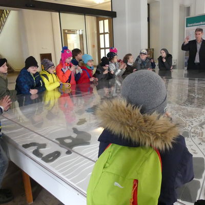 Klasse 3b der Goethegrundschule besucht das Rathaus
