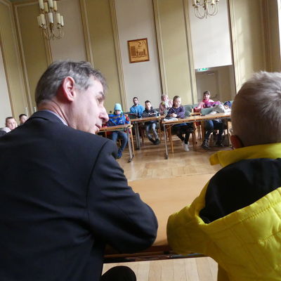 Klasse 3b der Goethegrundschule besucht das Rathaus