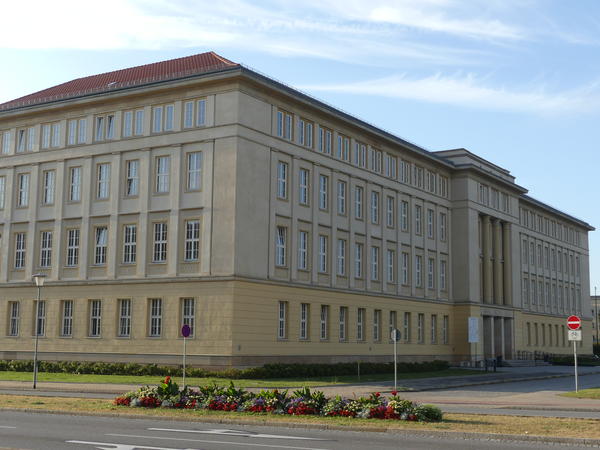 Rathaus Eisenh&uuml;ttenstadt
