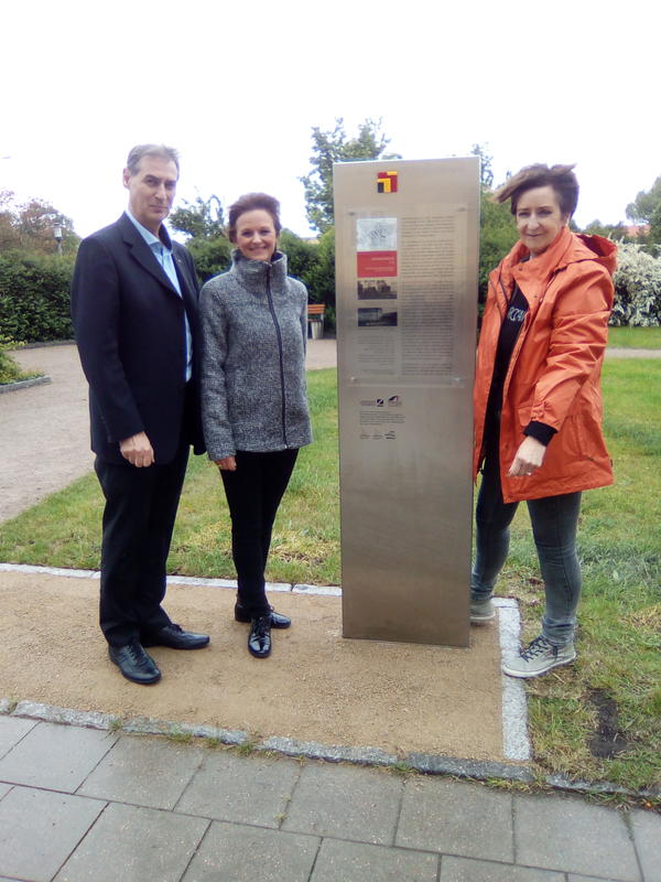 Informations-Stele vor dem Rathaus