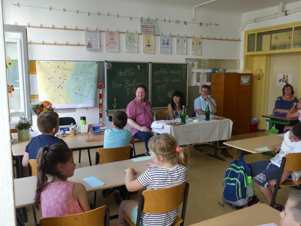 Gespr&auml;ch mit Sch&uuml;lern der Erich-Weinert-Grundschule (1)