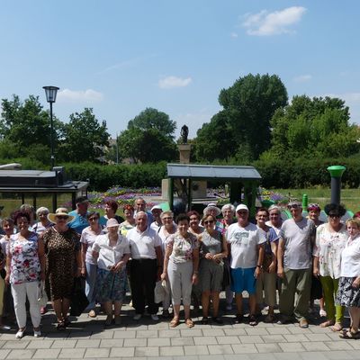 Ankunft derG�ste mit dem Oder-Nei�e-Express vor dem Rathaus