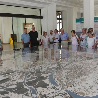 Begr��ung durch B�rgermeister Frank Balzer und Informationen am Stadtmodell