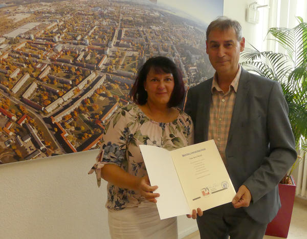Neue Standesbeamtin Berit Wendt mit B&uuml;rgermeister Frank Balzer