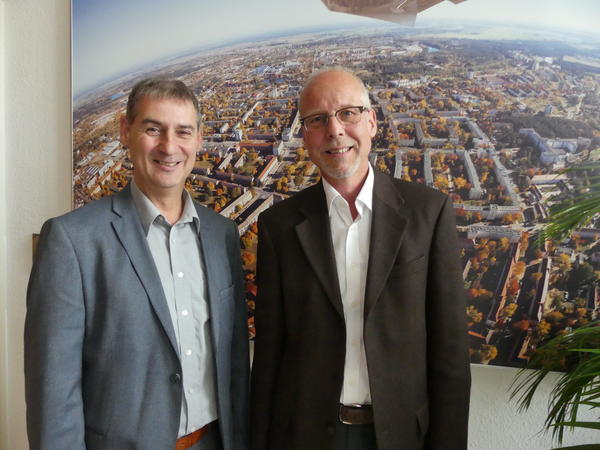 ODEG-Gesch&auml;ftsf&uuml;hrer Arnulf Schuchmann (rechts) trifft B&uuml;rgermeister Frank Balzer.