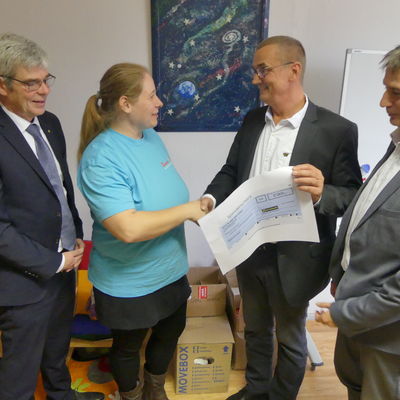 Spenden�bergabe der Firma Oevermann an das Kinderhospiz Eisenh�ttenstadt