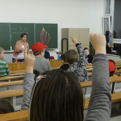 Kinder-Uni in der Schule f�r Gesundheits- und Pflegeberufe