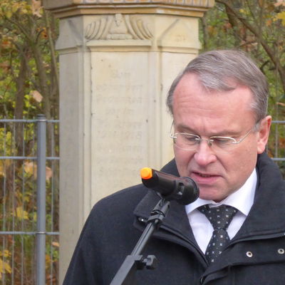 Zur zentralen Gedenkveranstaltung am Volkstrauertag sprach Rolf Lindemann, Landrat des Landkreises Oder-Spree 