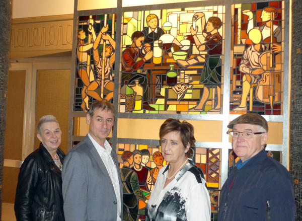 Bleiglasfenster nun im Foyer des Rathauses in Eisenh&uuml;ttenstadt