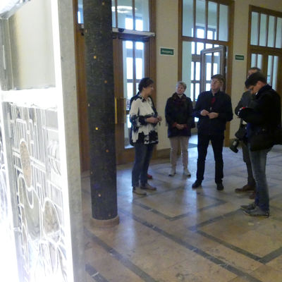 Bleiglasfenster nun im Foyer des Rathauses in Eisenh�ttenstadt