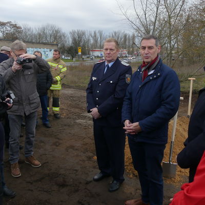 1. Spatenstich f�r den Neubau der Zentralen Feuerwache in Eisenh�ttenstadt