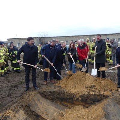 1. Spatenstich f�r den Neubau der Zentralen Feuerwache in Eisenh�ttenstadt