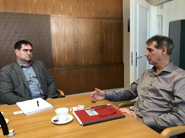 M&uuml;llroses B&uuml;rgermeister Thomas K&uuml;hl besucht Eisenh&uuml;ttenstadts B&uuml;rgermeister Frank Balzer.