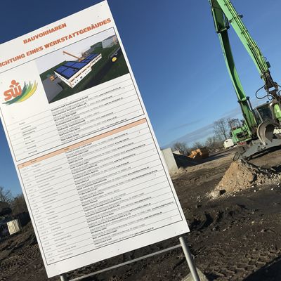 Erster Spatenstich neue Werkzeughalle bei der Stadtwirtschaft Eisenh�ttenstadt.