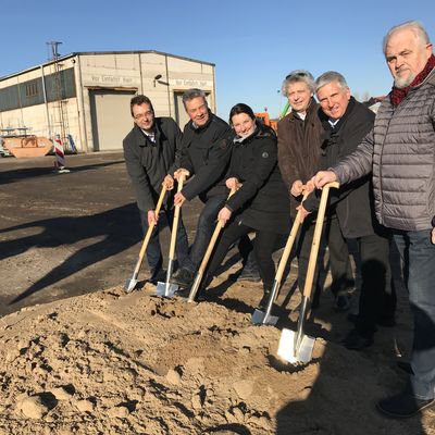 Erster Spatenstich neue Werkzeughalle bei der Stadtwirtschaft Eisenh�ttenstadt.