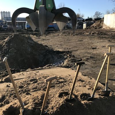 Erster Spatenstich neue Werkzeughalle bei der Stadtwirtschaft Eisenh�ttenstadt.