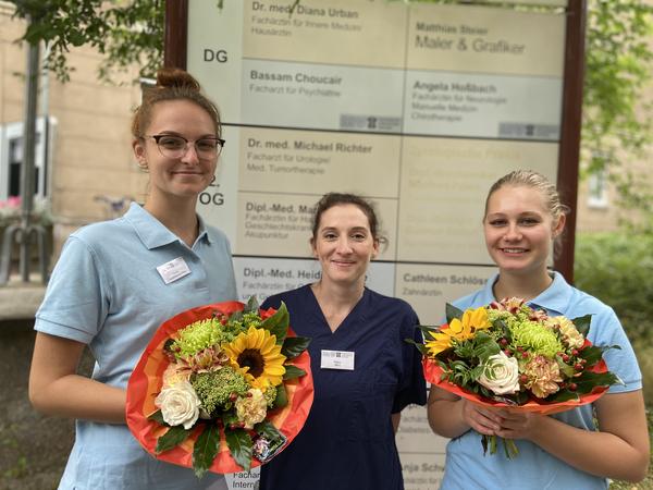 Jasmin Langanki; Ausbildungsbeauftragte Nancy Hertel; Xenia Hoffmann (Bild von links nach rechts)