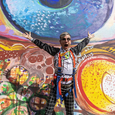 Mike Mathes, vielseitig aktiver Kuenstler und Maler sowie Initiator der Friedenskunst-Kampagne  aus Saarlouis.

Foto: Rolf Ruppenthal/ 4. Sept. 2020
