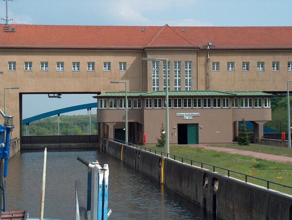 Zwillingsschachtschleuse