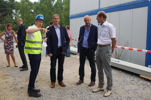 B&uuml;rgermeister Frank Balzer beim Richtfest der Firma Unitechnik.