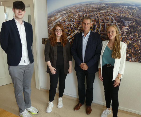 Begr&uuml;&szlig;ung der Neuen im Rathaus