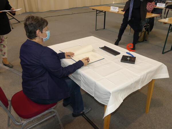W&uuml;rdigung herausragenden ehrenamtlichen Engagements durch Eintrag in das "Buch des Ehrenamtes" 