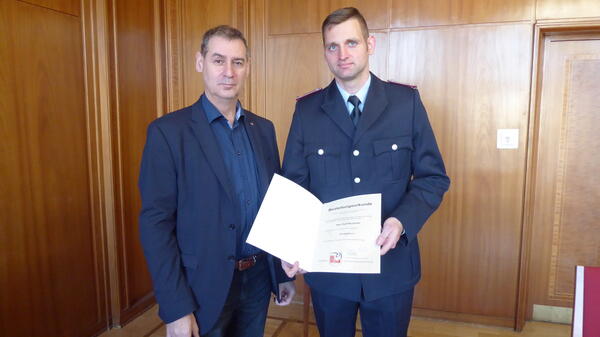 �bergabe der Bestellungsurkunde an Herrn Ralf Michalski durch B�rgermeister Frank Balzer