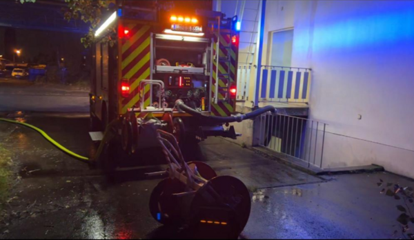 Einsatz bei einem Wassereinbruch in einem Geb&auml;ude