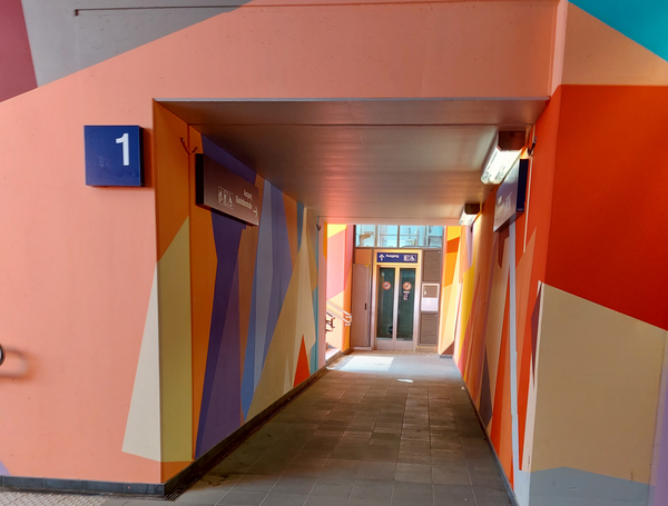 Bahnhofstunnel und Fahrstuhl Ausgang Glash&uuml;ttenstra&szlig;e
