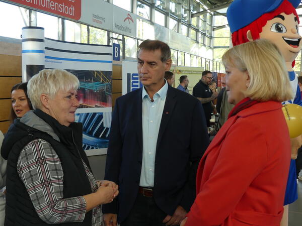 B&uuml;rgermeister Frank Balzer am Stand der Lebenshilfe