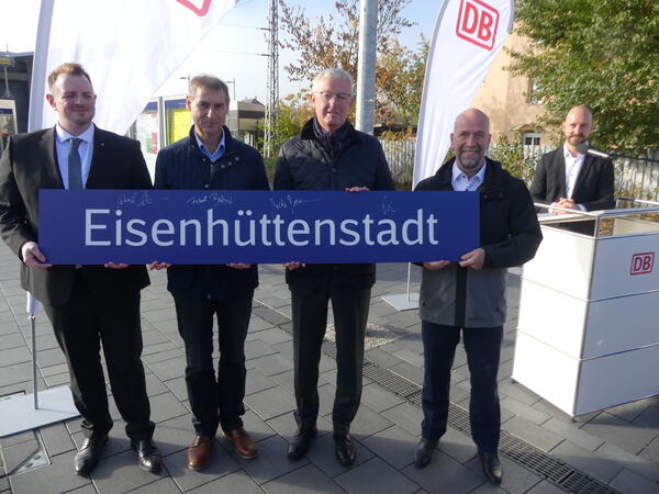 Offizielle Er&ouml;ffnung f&uuml;r erneuerten Bahnhof Eisenh&uuml;ttenstadt