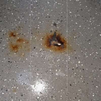 Vandalismus Bahnhof WC - Brandfleck am Fu�boden
