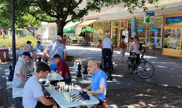 Freiluftschach in der Lindenallee 