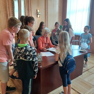 Besuch des Trauzimmers im Standesamt