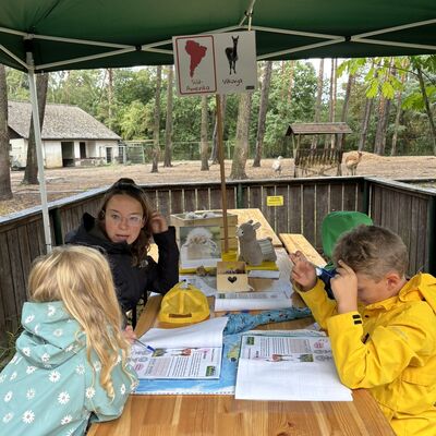 Kinderuni im Tiergehege