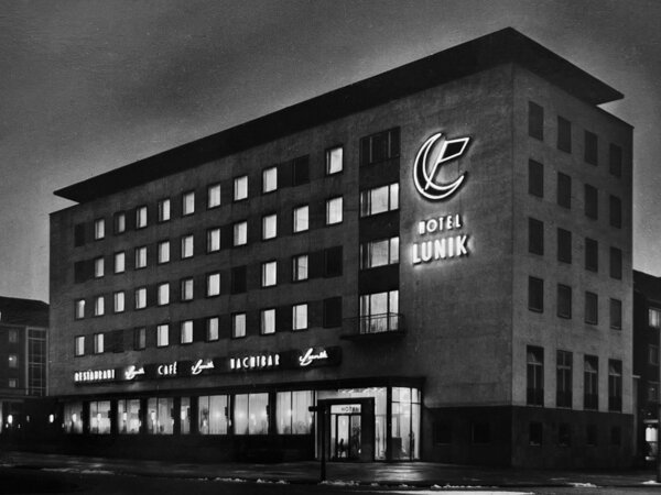 Hotel Lunik abends